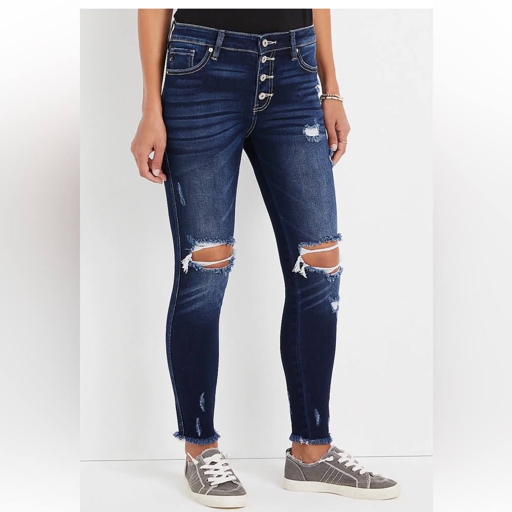 Kancan skinny curvy high rise frayed hem Jean size 29. Worn one time.